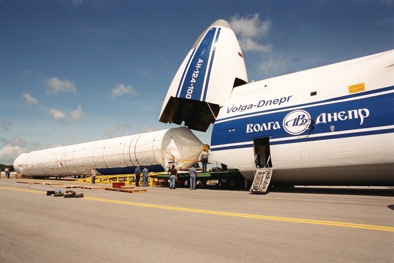 Ступень ракеты Atlas V доставили на мыс Канаверал на самолете российской компании
