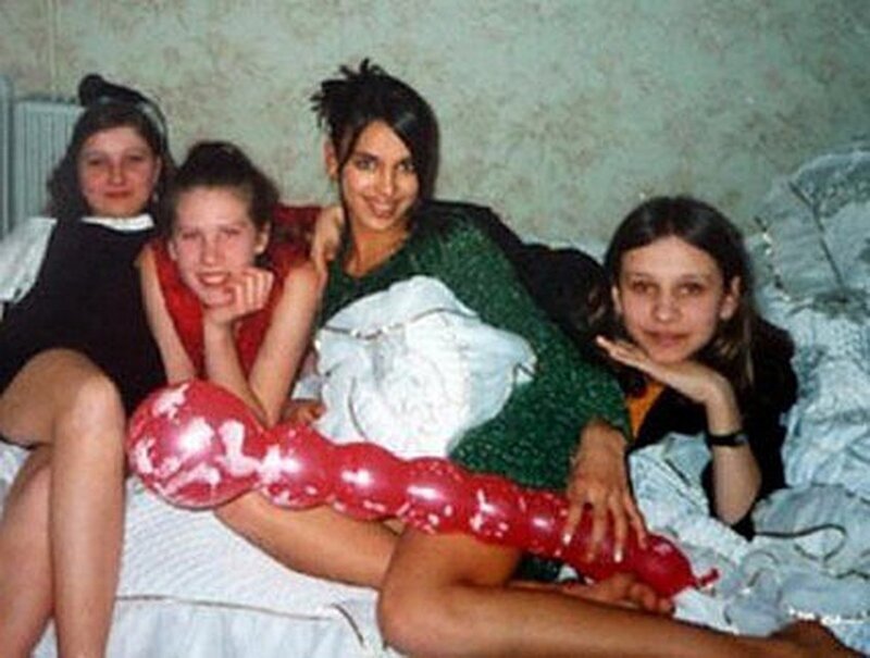 Со школьными подругами, 2001 год