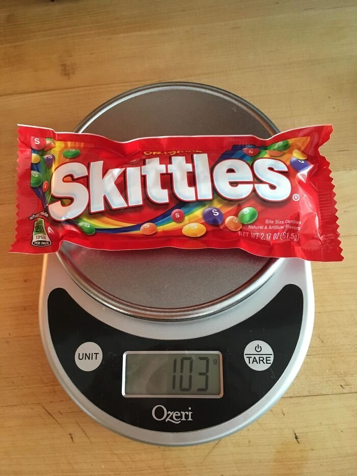 28. "Моя 61-граммовая упаковка Skittles в действительности весит 103 г"