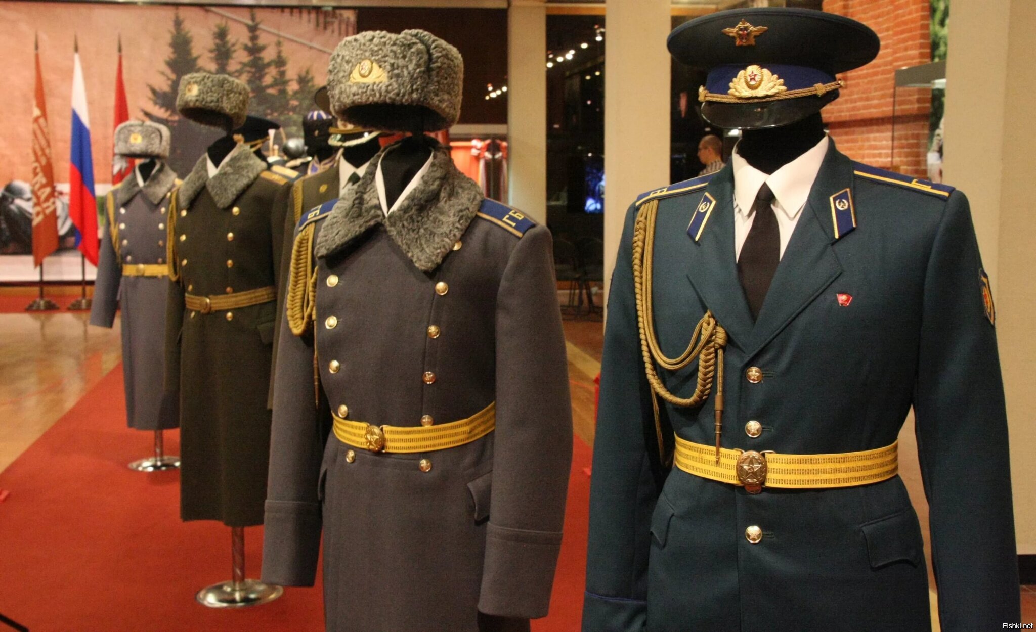 Парадная военная форма одежды