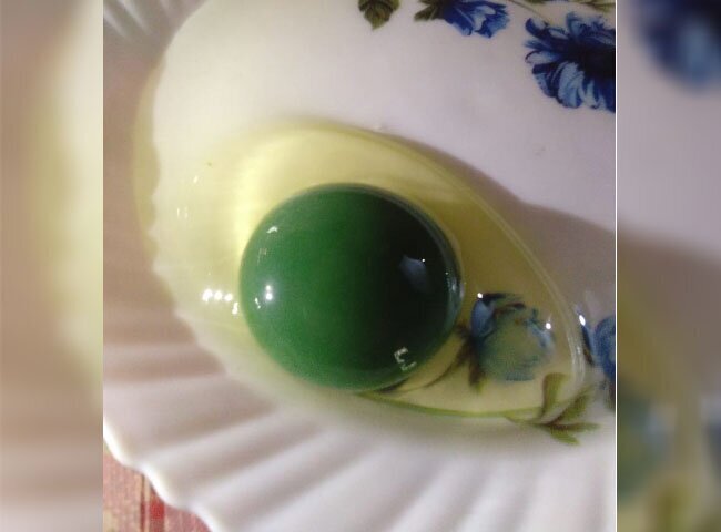 Вот оно какое, куриное яйцо с зеленым желтком