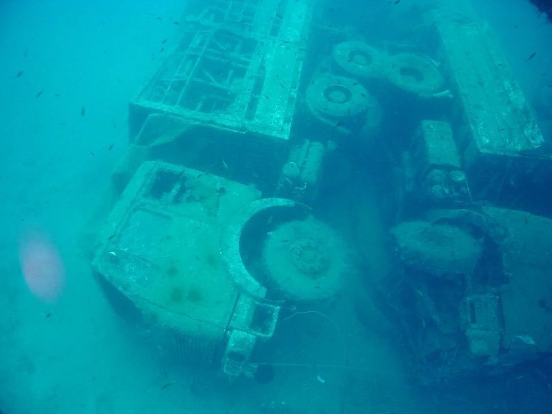 Как выглядят грузовики, спустя 40 лет после кораблекрушения парома в Средиземном море