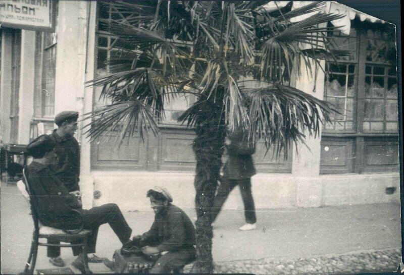 1928 год. Чистильщик обуви в Батуми.