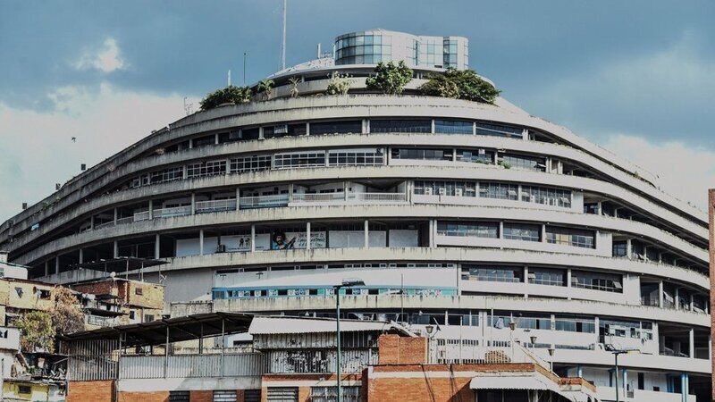 «Геликоид» в Венесуэле: как роскошный торговый центр превратили в ужасную тюрьму