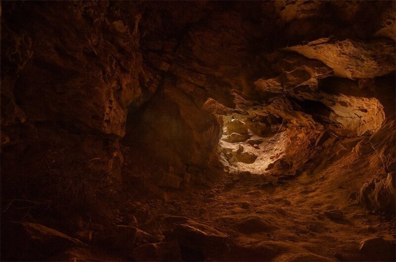 в этих местах больше гор нет, зато есть пещеры -некоторые до 1,5 км длины