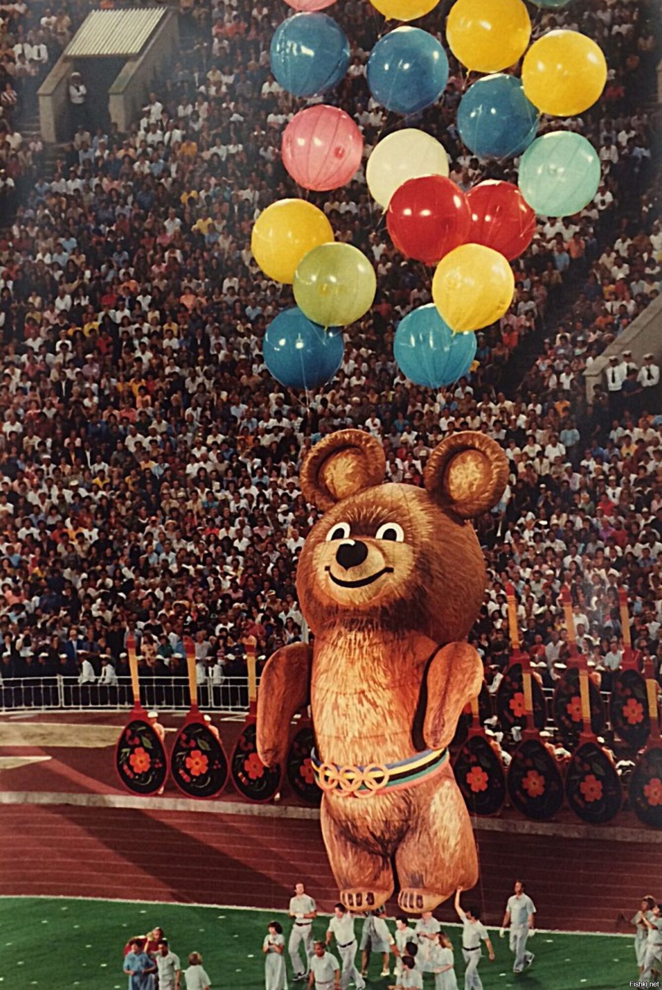 Прощание олимпийского. Олимпийская Москва 1980. Олимпийский мишка 1980 Москва. Олимпийский мишка 80.