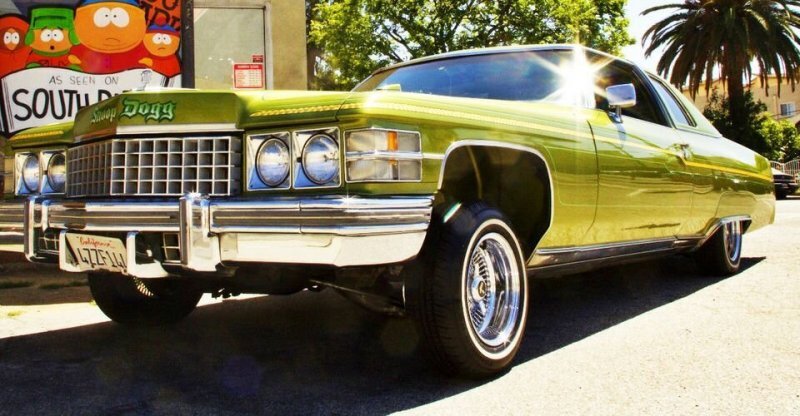 Cadillac Lowrider модель 1974 года, который был построен Big Slice и окрашен в сногсшибательный светло-зеленый цвет