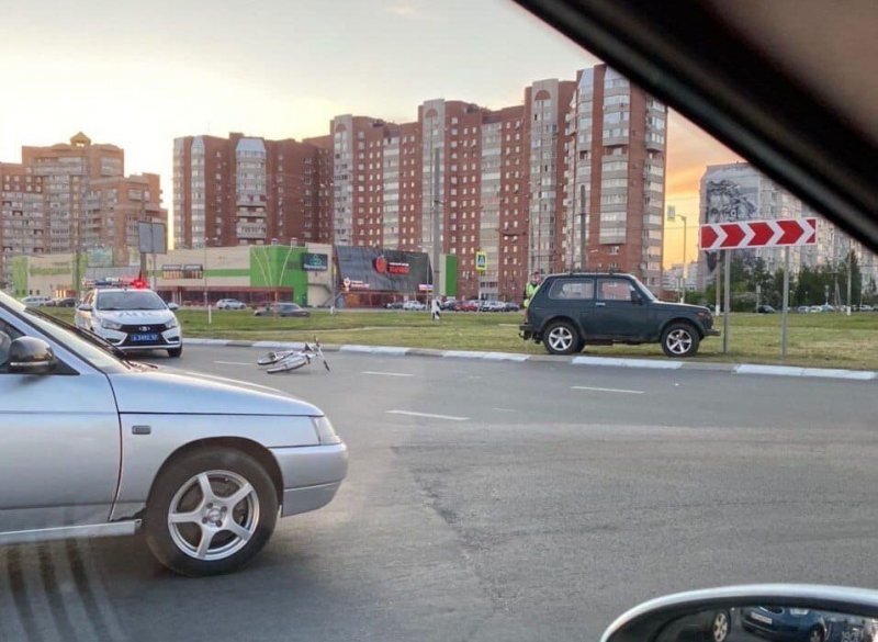 В Тольятти «Нива» на пешеходном переходе сбила велосипедистку