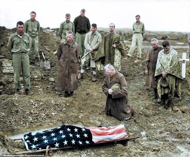 7 мая 1945 года. Окинава. Одна из самых печальных фотографий в истории Корпуса морской пехоты США.