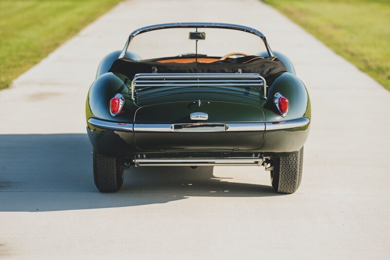 Jaguar XKSS — первый гражданский суперкар в истории был гоночным болидом