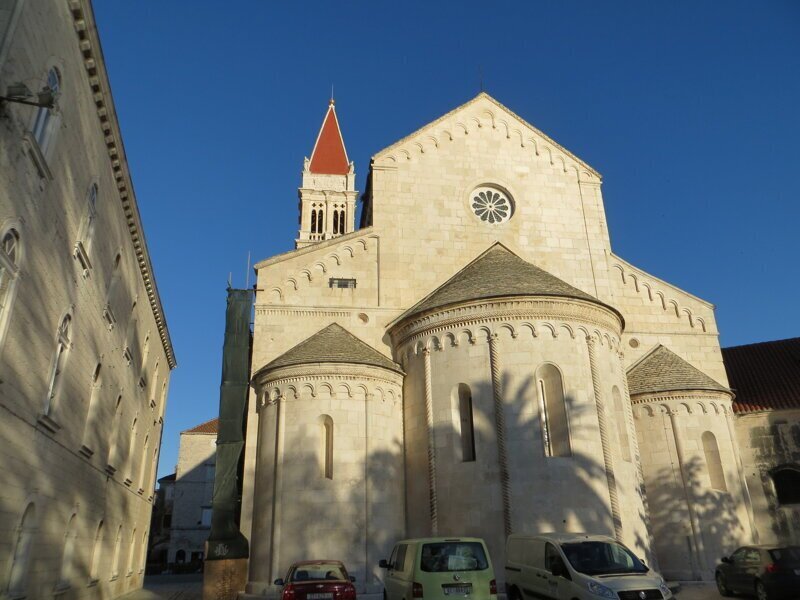  Самый большой храм города - собор Святого Лаврентия.