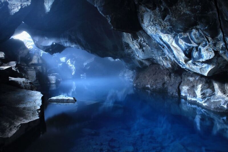 6. Пещера Грётегья (Grjótagjá) с термальным источником