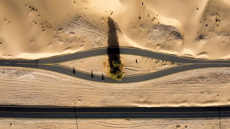 Дорога и велосипедисты в Дубае, Объединенные Арабские Эмираты. (Фото Mahmoud Khaled):