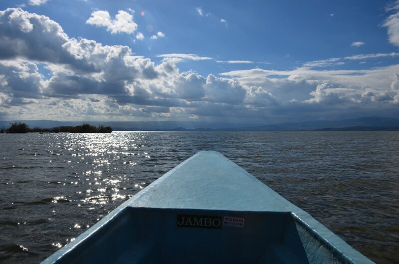 На лодках по озеру Найваша