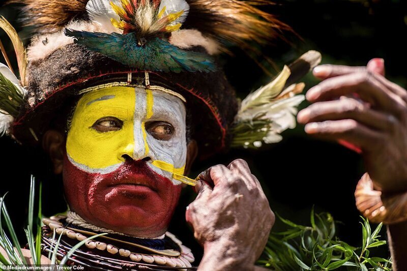 Взгляните, как папуасские племена готовятся к своему главному фестивалю: