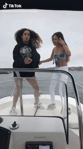 Танцы на яхте и за её пределами
