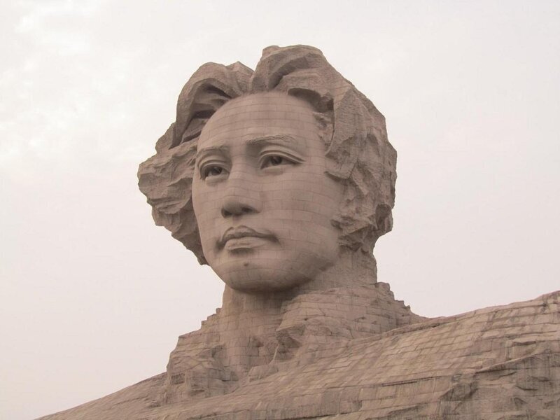 Статуя юного Мао в Чанше.