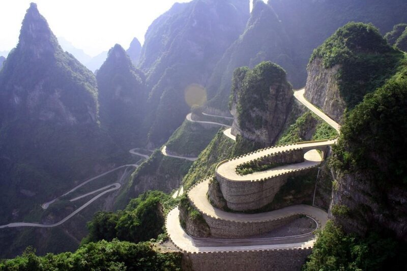 Улица к небесам — самая страшная дорога Китая.