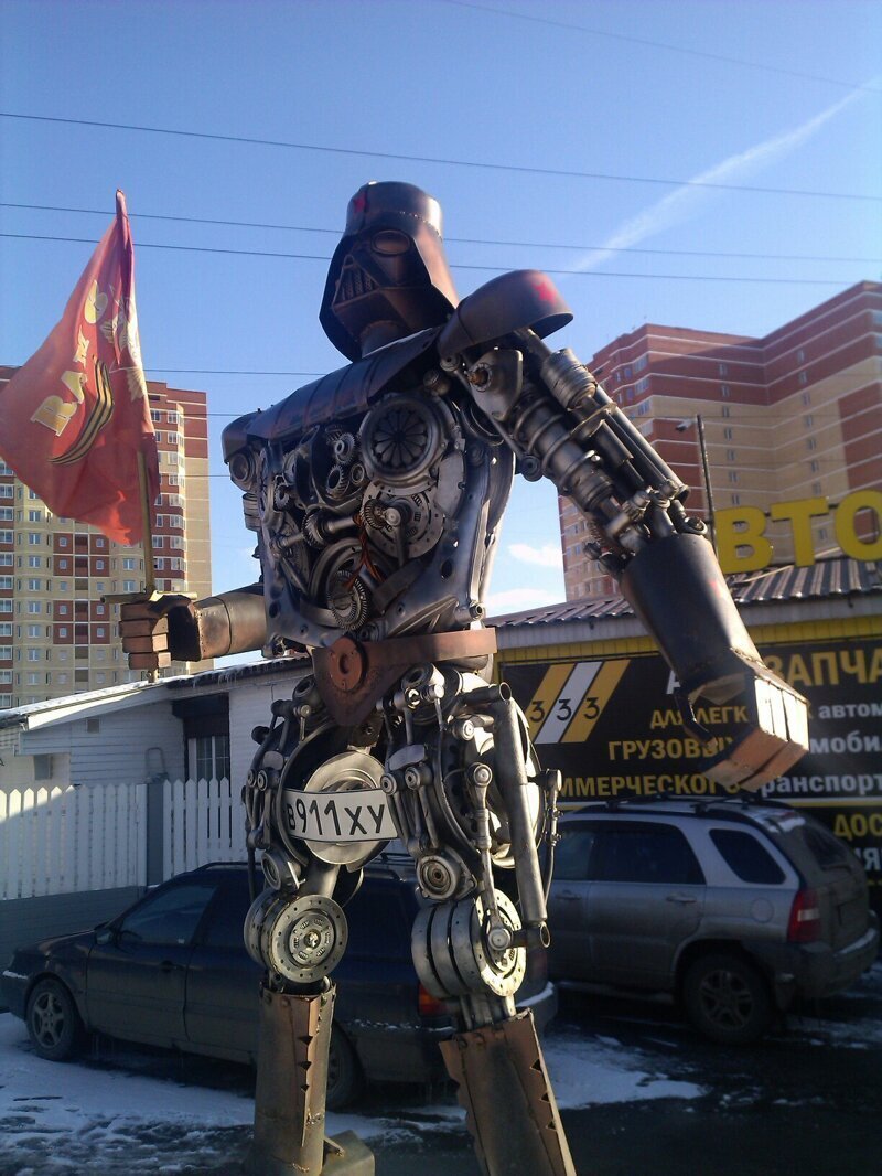 А этот парень немножко из другой вселенной. Но выглядит подходяще. Щёлково, Московская область.
