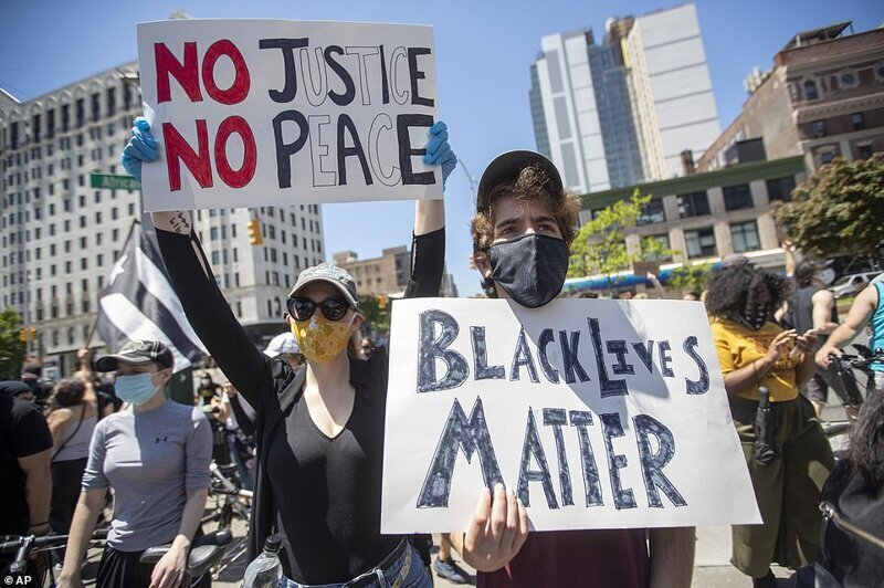 Америку сотрясают протесты: Лос-Анджелес в огне