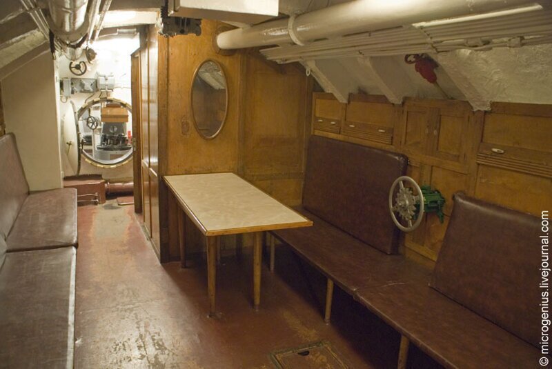У капитана подводной лодки имеется собственная роскошная каюта