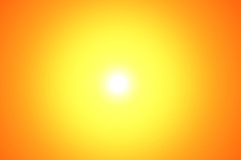 В фильмах о космических путешествиях Солнце обычно бывает желтого или оранжевого цвета.