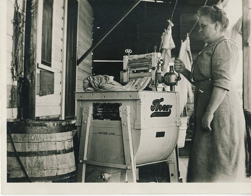 Одна из первых стиральных машин с электрическим приводом
