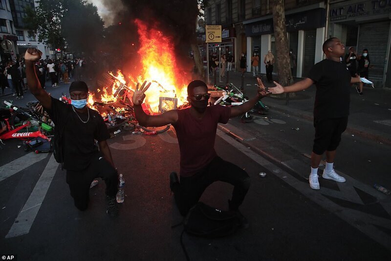 Париж присоединился к американским протестам против полицейского насилия