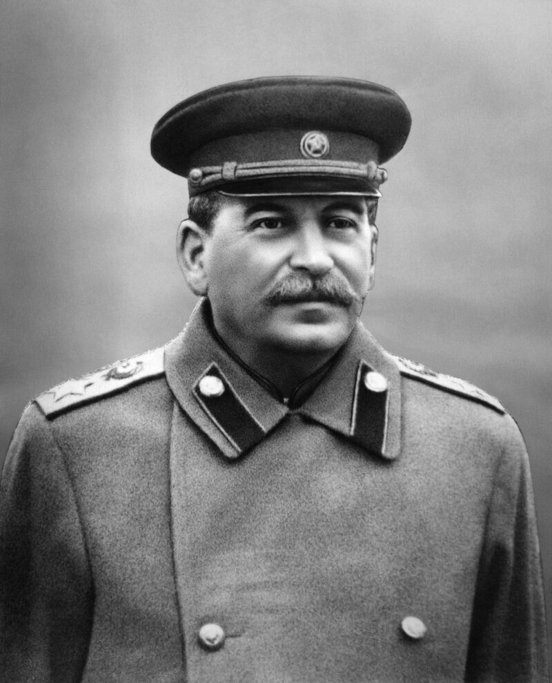 в каком году сталин стал генералиссимусом. 630aa9fdb8ad0d123d3dc08739bb94d4. в каком году сталин стал генералиссимусом фото. в каком году сталин стал генералиссимусом-630aa9fdb8ad0d123d3dc08739bb94d4. картинка в каком году сталин стал генералиссимусом. картинка 630aa9fdb8ad0d123d3dc08739bb94d4. Существует масса свидетельств о том, что от подобной чести Иосиф Виссарионович отбивался как только мог. Высшее воинское звание, генералиссимус Советского Союза, было присвоено ему как Верховному Главнокомандующему Вооружёнными Силами СССР Указом Президиума Верховного Совета Советского Союза 27 июня 1945 года. Однако, по имеющимся данным, первые попытки сделать это предпринимались с начала 1943 года.