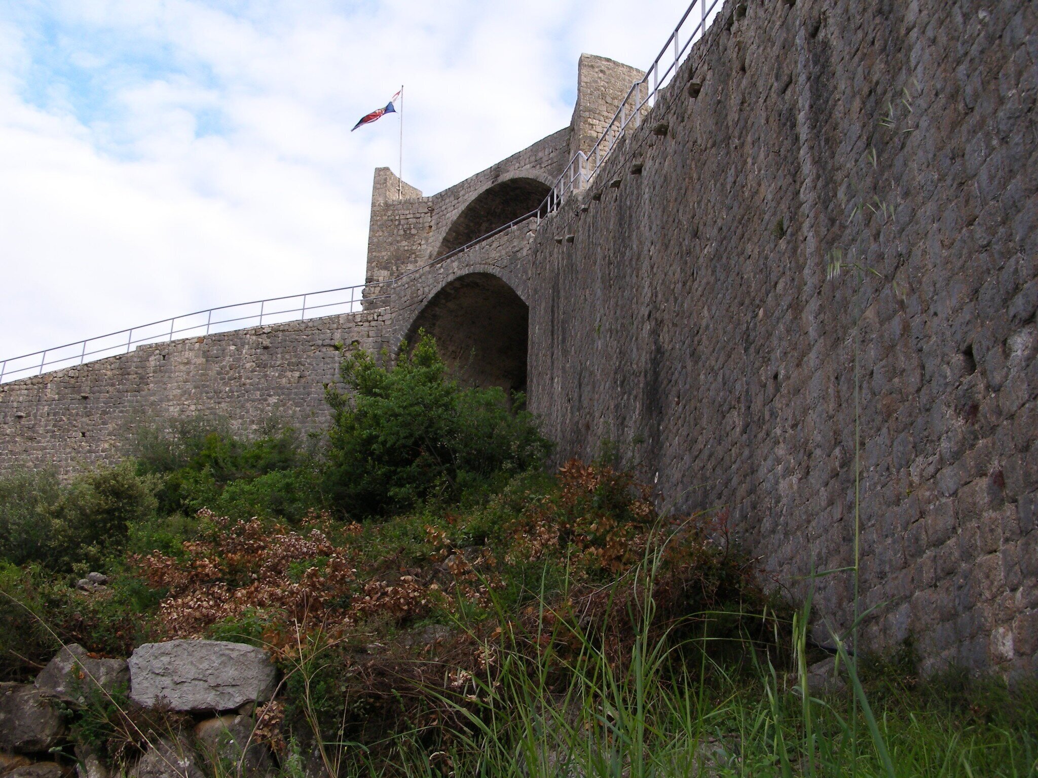 Где есть стена. Великая Хорватская стена. Фото стены. Город стон стена. Великая Хорватская стена в городе стон.