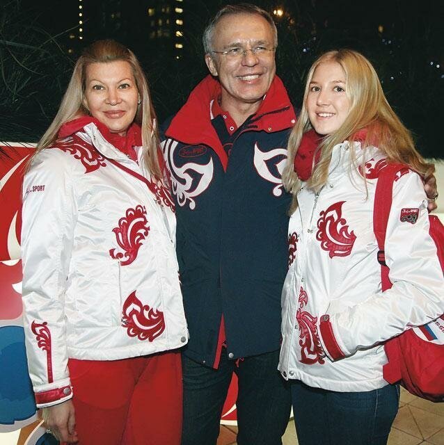 Вячеслав фетисов фото с женой и дочерью