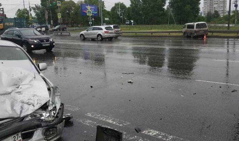 Авария дня. В Хабаровске неизвестный герой спас ребенка из-под колёс машины