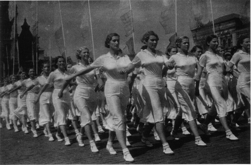 Москва. Колонна спортсменов. 1937. Фото И. Шагина.