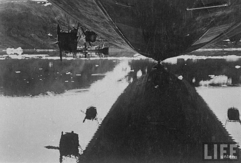 LZ 127 «Граф Цеппелин»1931: приближается к русскому ледоколу «Малыгин» в Северном Ледовитом океане у берегов Земли Франца-Иосифа для торжественного обмена 50000 почтовыми отправлениями.