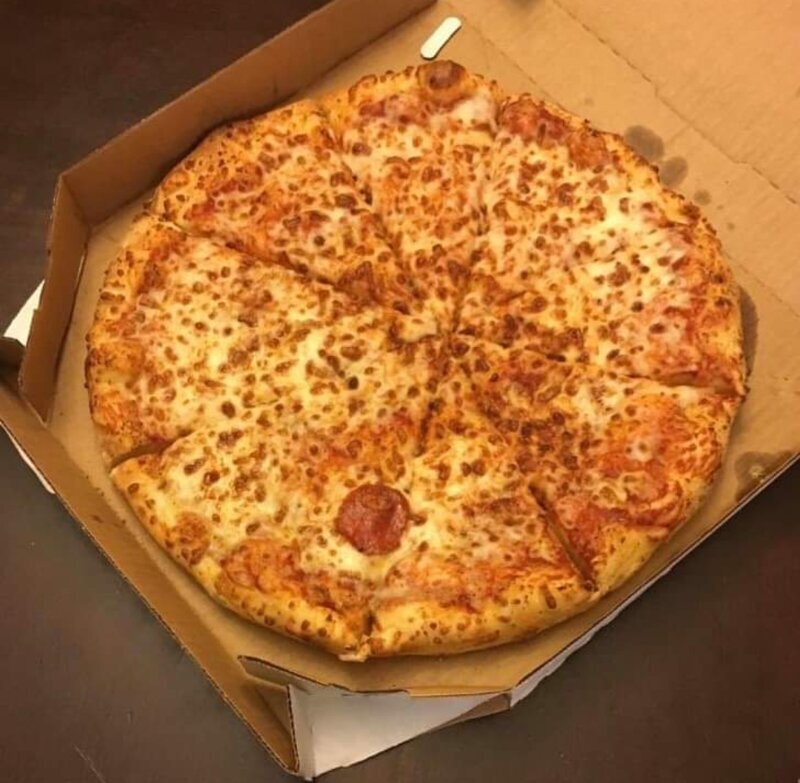 Квест для самых наблюдательных: найди пепперони в пицце