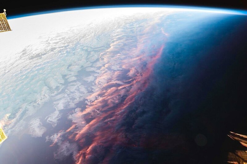 Вот так выглядит закат из космоса