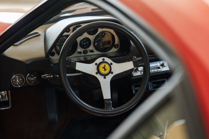 Ferrari 308 GTB «Vetroresina» 1975-1977 — Что за странное слово "Ветрорезина"?