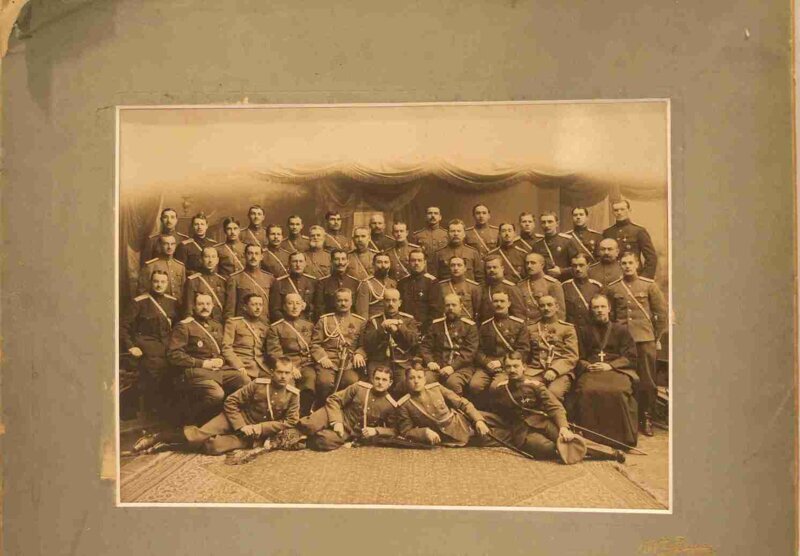 Офицеры и священник Лейб-Гвардии Атаманского полка