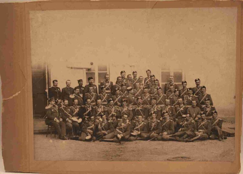 Офицеры и священники Сумского гусарского полка 1881