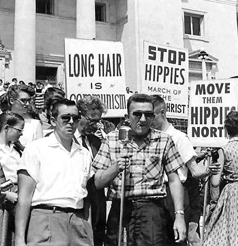 "Длинные волосы - это коммунизм", - считали люди среднего возраста и старше в Соединенных Штатах.