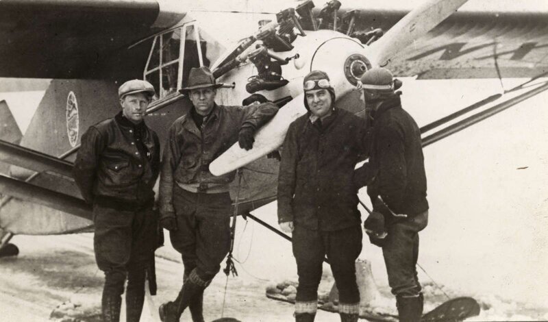 Большая антарктическая экспедиция Ричарда Е. Бэрда в 1929 году. Члены антарктической экспедиции и Ричард Берд
