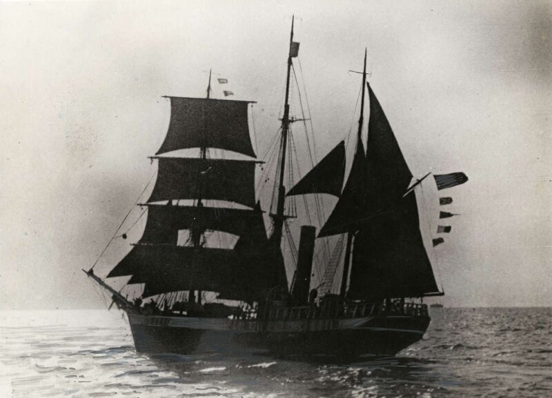 Судно "Нью-Йорк"из большой экспедиции Ричарда Бэрда в Южном океане, 1928.