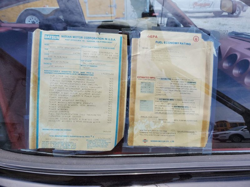Наклейки с полной спецификацией автомобиля также находятся на своих местах, как и вся остальная документация!