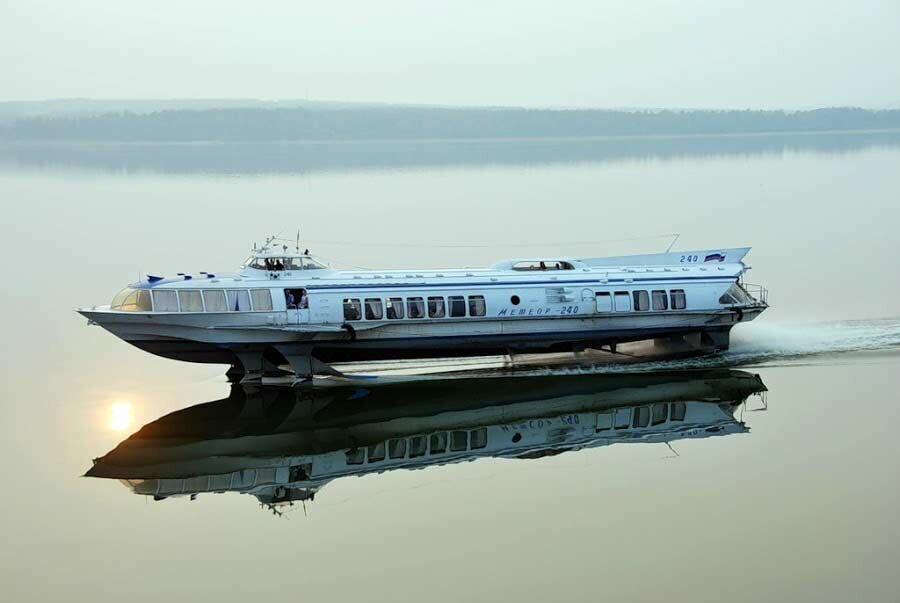 Речная ракета на подводных крыльях фото