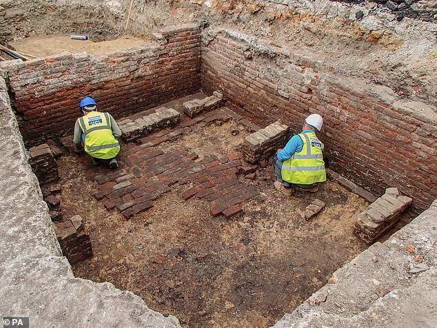 Археологи откопали старейший британский театр