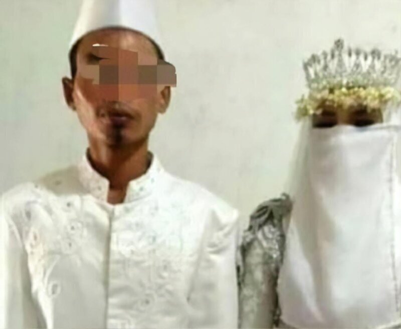 Индонезиец после свадьбы обратился в полицию, когда узнал, что его жена - мужчина