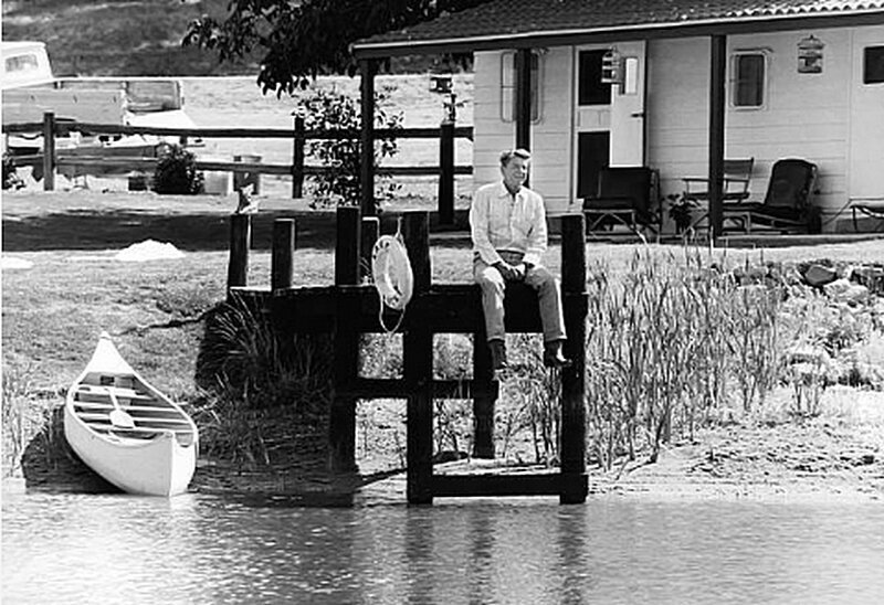 Рональд Рейган на своем ранчо около 1980 года в Санта-Барбаре, штат Калифорния.