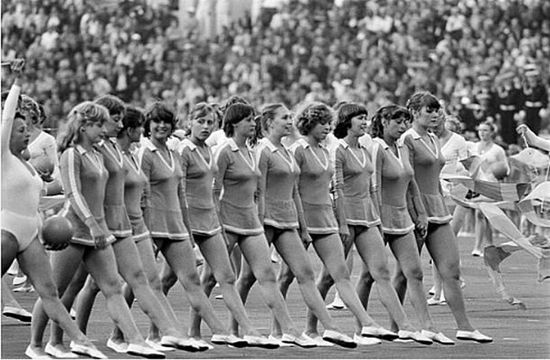 Московские летние Олимпийские игры 1980 года. На московском олимпийском стадионе гимнастки-женщины