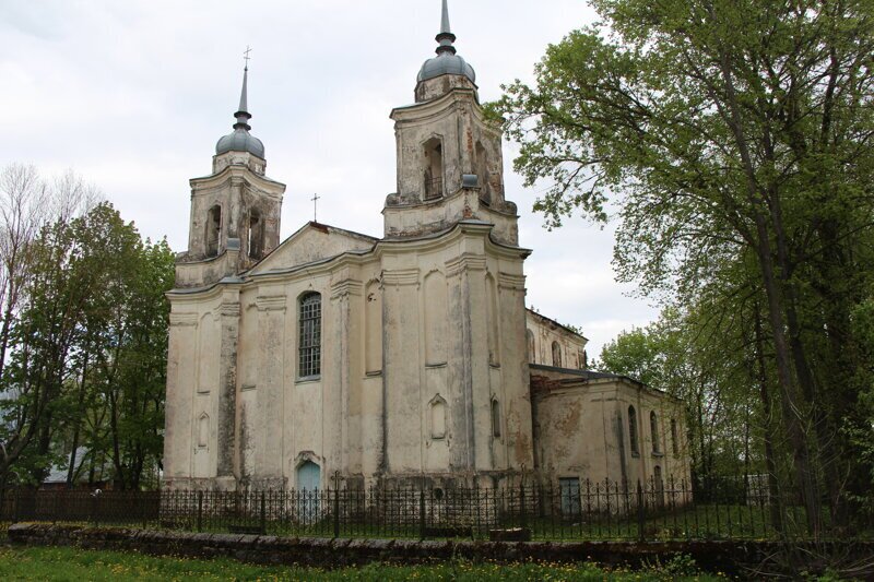 В Любавичах также сохранился униатский костел, построенный в середине 18 века