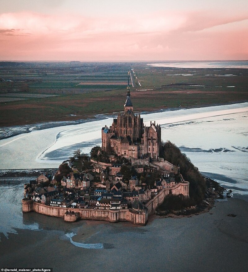 Остров-крепость Мон-Сен-Мишель, Франция. Фотограф - Арнольд Майснер, Германия